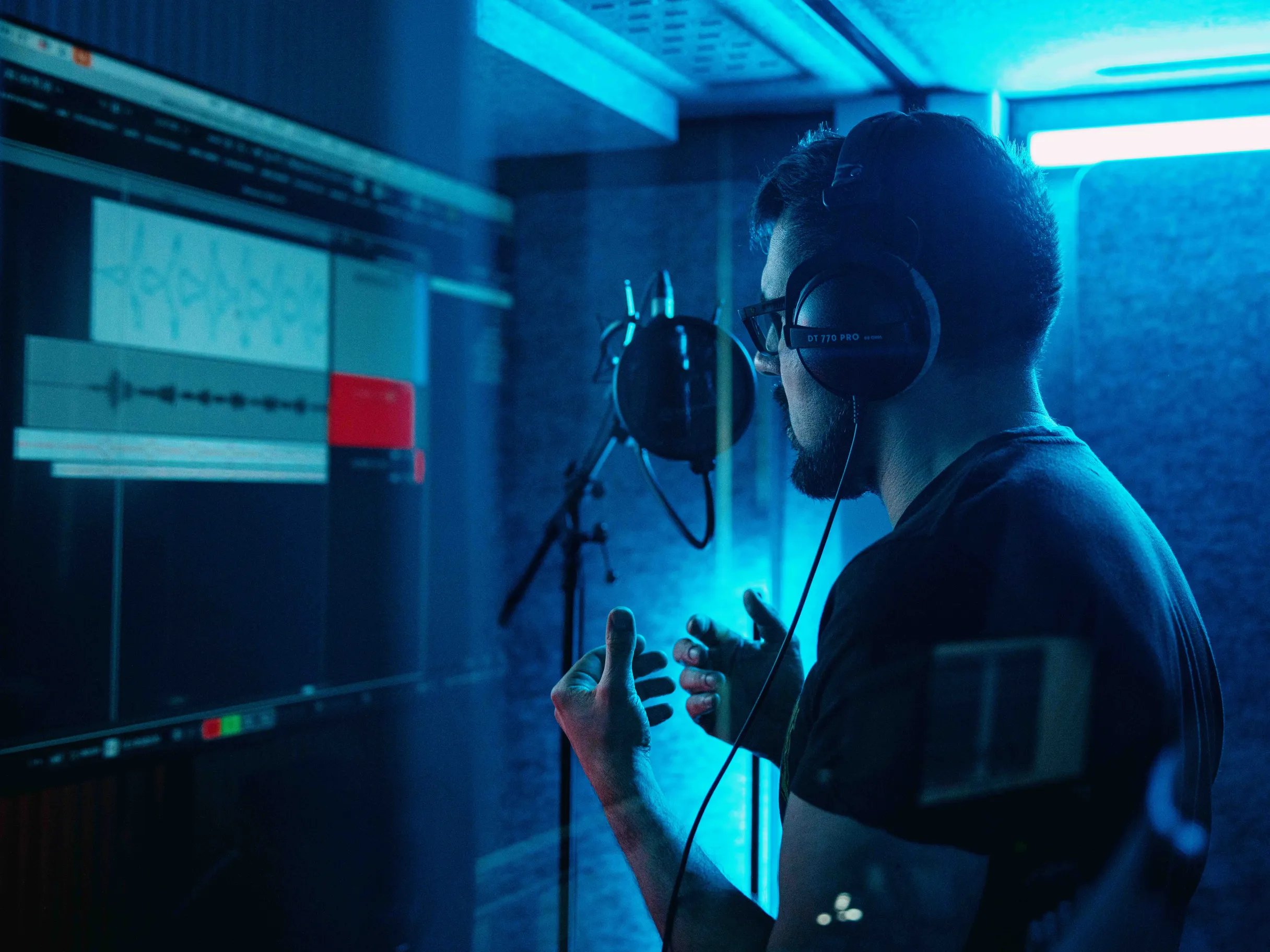 Studiotag Teilnehmerin beim Synchronsprechen